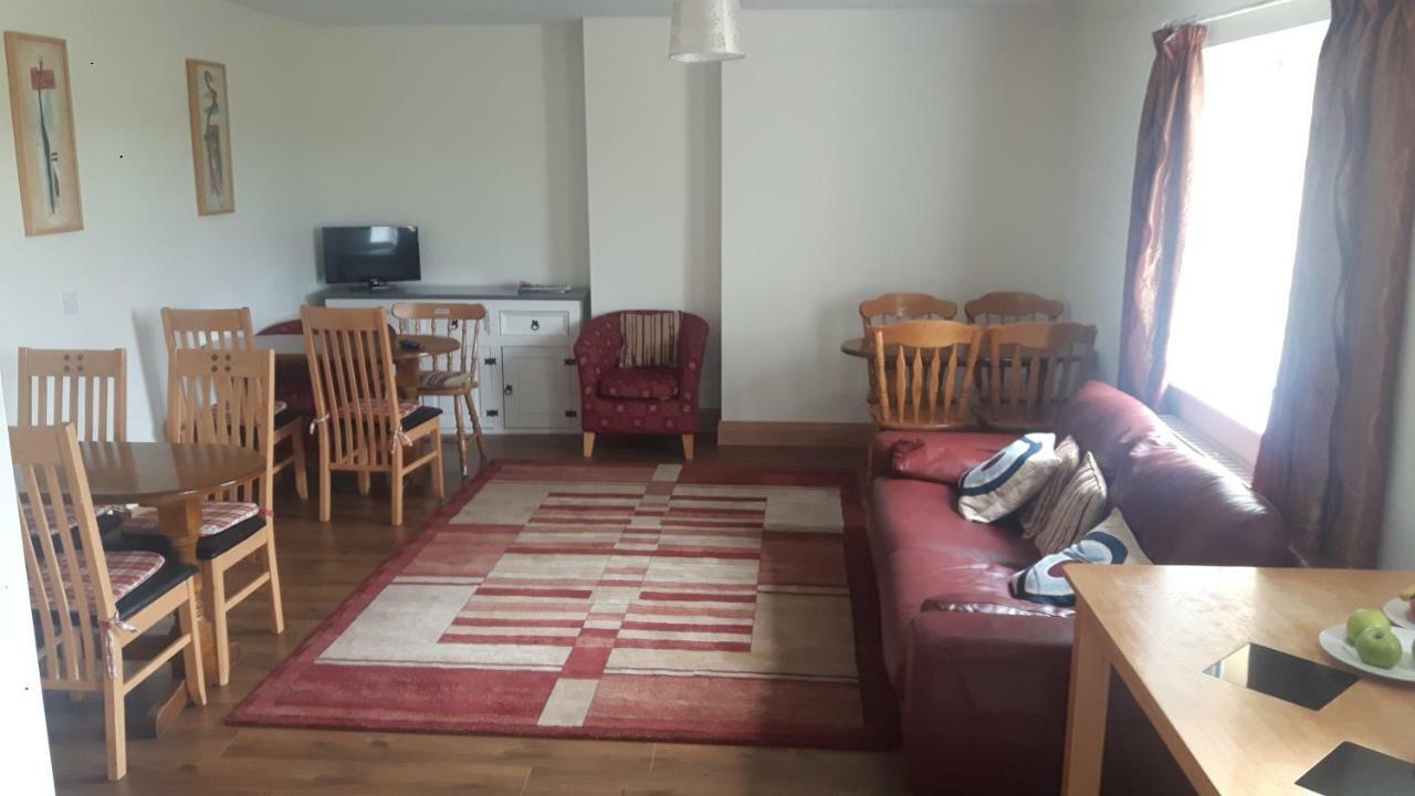 Hotel Marty'S Halfway House à Westport Extérieur photo